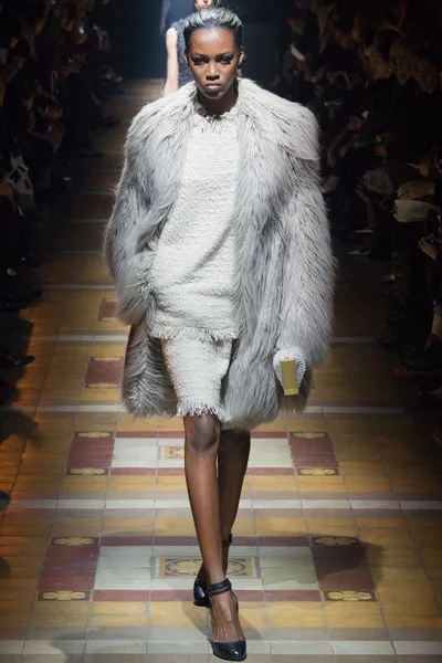 Look 13